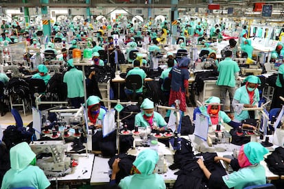 Trabajadoras de la empresa Fakhruddin Textile Mills en Gazipur, Bangladesh.