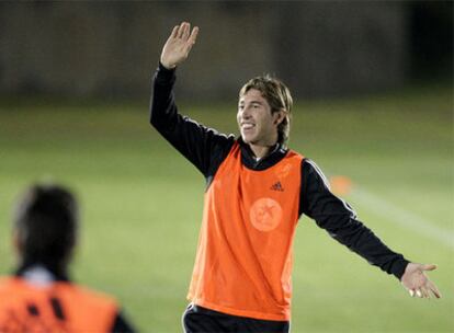 Sergio Ramos, durante el entrenamiento de ayer de la selección española.