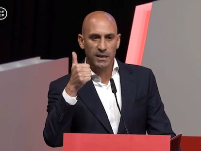 El presidente de la Real Federación Española de Fútbol, Luis Rubiales, durante la intervención en la que anunció que no dimitiría de su cargo tras la polémica por el beso que dio a la futbolista Jenni Hermoso sin su consentimiento, el pasado 25 de agosto.