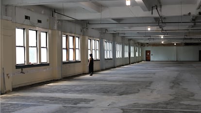 Interior del edificio donde se instalará el Centro Pompidou x Jersey City, en la Journal Square de la ciudad de Nueva Jersey.