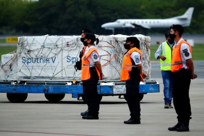 El tercer lote de vacunas Sputnik V llega a Buenos Aires desde Rusia el 28 de enero.