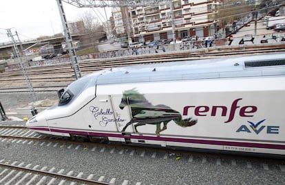 Un tren de alta velocidad en Valencia.