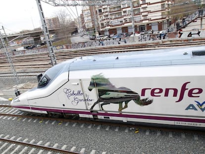 Un tren de alta velocidad en Valencia.