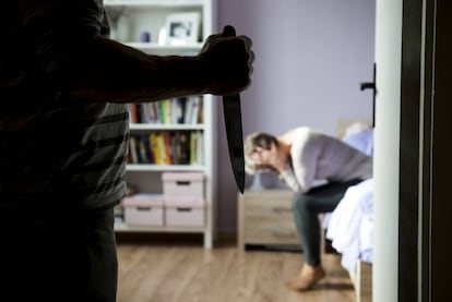 Una mujer es víctima de violencia doméstica