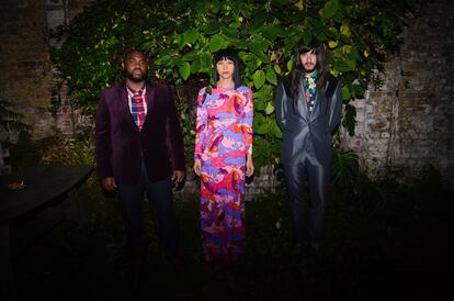 Foto pro,mocional del grupo estadounidense Khruangbin