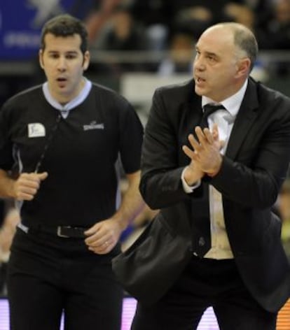 Laso, da instrucciones