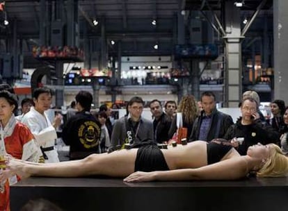 La <i>moda</i> japonesa del <i>nyotaimori</i> acaparó la atención del público en la feria Bread & Butter de Barcelona.