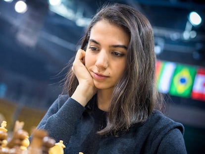 Sara Khadem, cuando disputó sin velo el Mundial de Rápidas en Almaty (Kazajistán), el 26 de diciembre de 2023. LENNART OOTES/FIDE