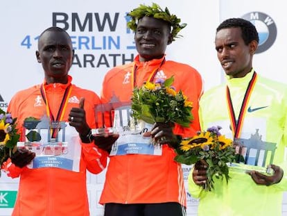 Kimetto, Mutai (izquierda) y Kuma (derecha) en el podio de Berlín.