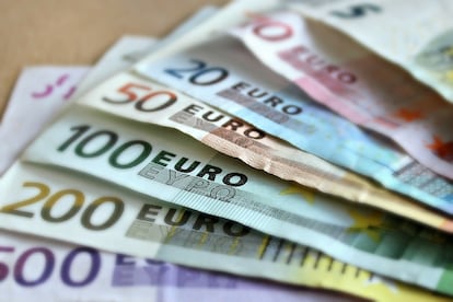 Billetes de euro de todas sus denominaciones.
