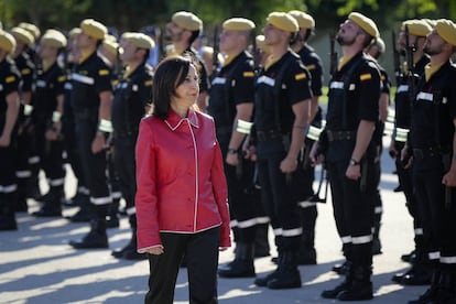 La ministra de Defensa, Margarita Robles, visita la Unidad Militar de Emergencias en la Base Area de Torrejn(DVD 901)