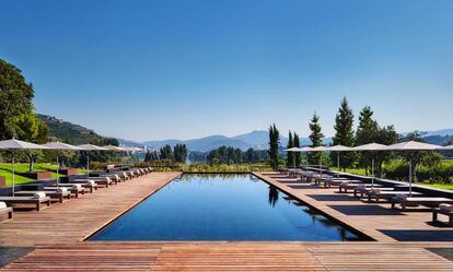 Piscina de borde infinito del hotel Six Senses.