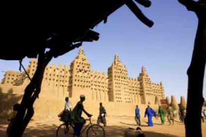 Exterior de la gran mezquita de adobe de Djenné, en Mali.