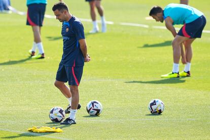 Xavi Hernández durante un entrenamiento del Barcelona la pasada temporada.