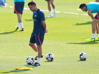 Xavi Hernández durante un entrenamiento del Barcelona la pasada temporada.