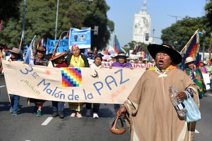 Los manifestantes caminaron hacia el Obelisco de Buenos Aires.