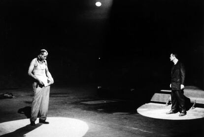 Escena de la obra de teatro 'DAns la solitude des champs de coton' dirigida por Patrice Chéreau en 1997.