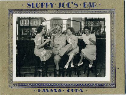 Bar Sloopy Joe. A concorrência naqueles anos era duríssima, pois havia muitos bares e muito bons 'cantineros'. O vizinho Sloopy Joe encantava os norte-americanos. Foi lá que se rodou em 1959 o filme 'Nosso homem em Havana'.