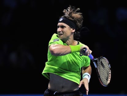 David Ferrer devuelve una bola a Berdych durante el partido. 