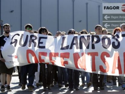 Trabajadores de Fagor se manifiestan en Mondragón en defensa de sus puestos de trabajo. 
