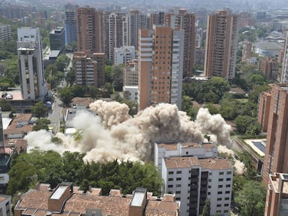 Momento de la demolición del edificio Monáco, en Medellín