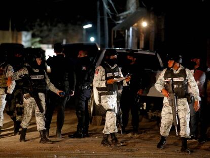 Miembros de la Guardia Nacional en la escena de la matanza en el municipio de Tonalá, este sábado.