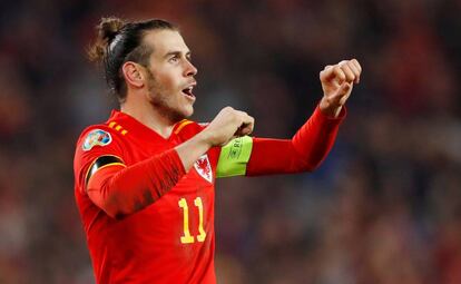 Bale celebra la clasificación de Gales para la Eurocopa.