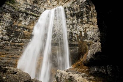 Cascada en el Nacimiento del r&iacute;o Mundo, en la sierra de Alcaraz, en la provincia de Albacete.