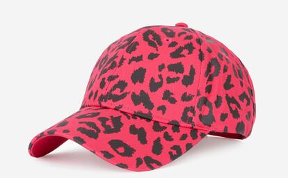 Si, pase lo que pase, tus accesorios no pueden pasar desapercibidos, te gustará esta gorra en rosa fucsia con estampado de leopardo de The Kooples.

75€