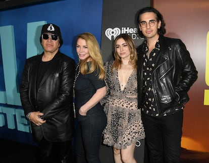 Las "joyas de la familia" al completo: Gene Simmons con su esposa Shannon Tweed y los hijos de ambos, Sophie Simmons y Nick Simmons en un estreno en 2019 en Los Ángeles.