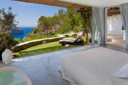 Suite de la Hacienda Na Xamena, en Ibiza.