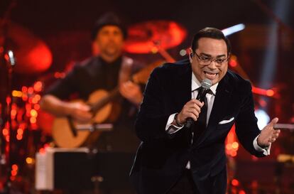 Gilberto Santa Rosa performs during the show for the 2016 Latin GRAMMY's Person Of The Year honoring Marc Anthony at the MGM Grand on November 16, 2016 in Las Vegas, Nevada.  / AFP PHOTO / Valerie MACON