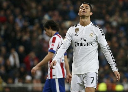 Cristiano, tras una jugada en el Bernabéu.