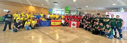 Equipo al completo de todo el contingente español enviado a combatir los incendios de Canadá, en una imagen publicada por la Asociación de Trabajadores de las Brigadas de Refuerzo de Incendios Forestales.