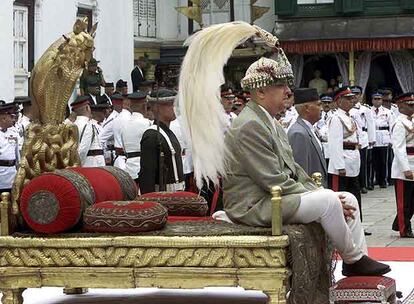 Gyanendra, durante los actos de su coronación como rey de Nepal, el 4 de junio de 2001.