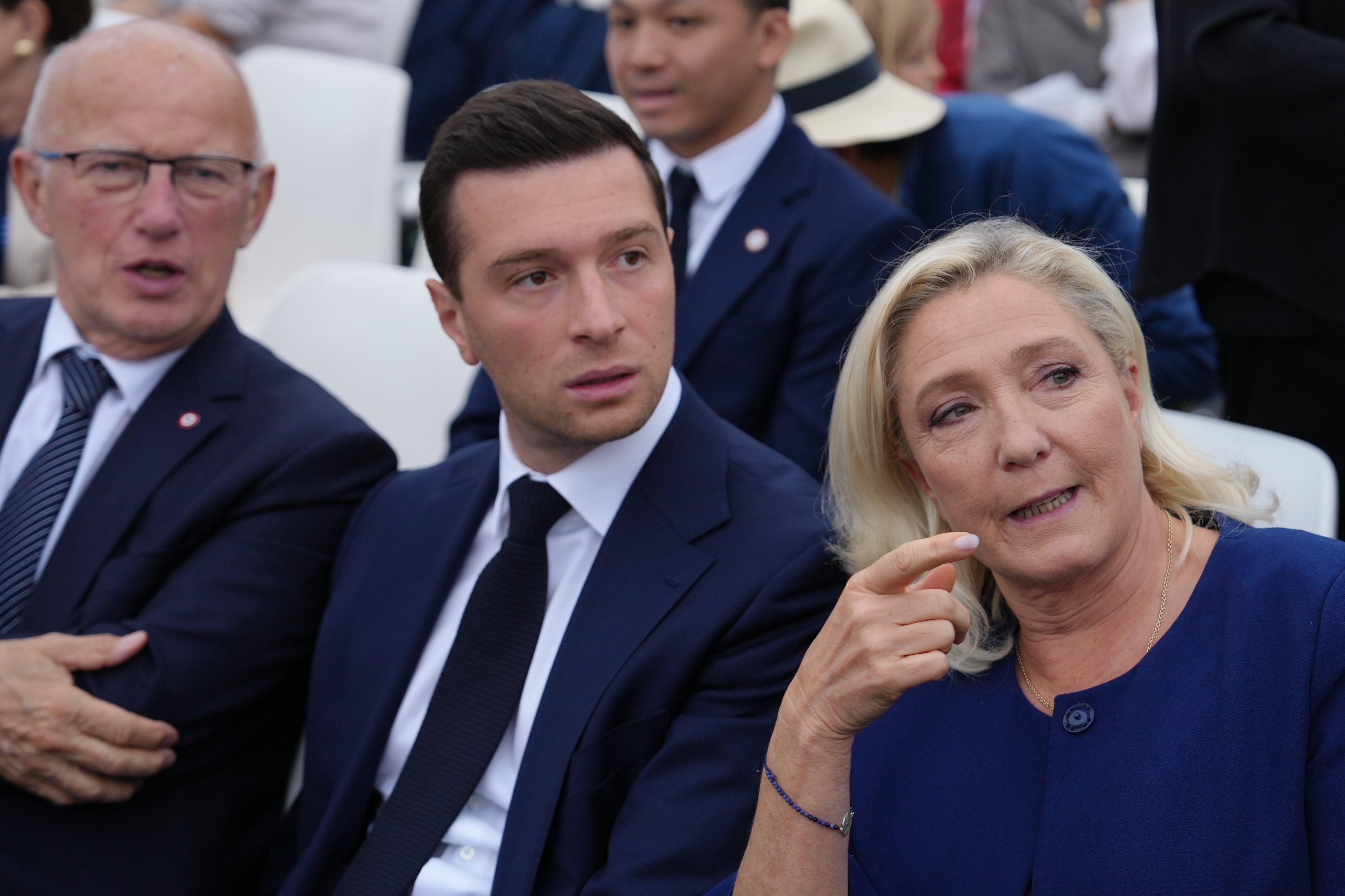 L'ultra-droite française du Pen consolide son avance électorale au Sénat