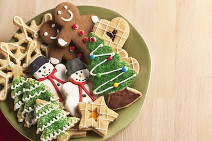 Plato con dulces navideños.