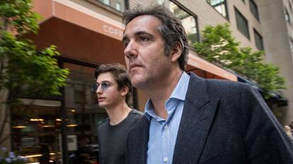 El abogado Michael Cohen paseando con su hijo por Manhattan