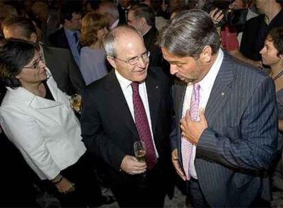 El presidente de la Generalitat, José Montilla (izquierda), con el del Parlamento, Ernest Benach.