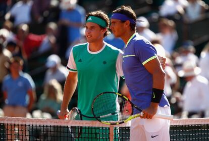 El español Rafael Nadal y el austriaco Dominic Thiem posan para los fotógrafos minutos antes de comenar el partido.