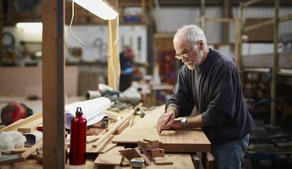 Adem&aacute;s de algunas empresas, hay artesanos que fabrican muebles ecol&oacute;gicos a mano y a peque&ntilde;a escala. &nbsp;