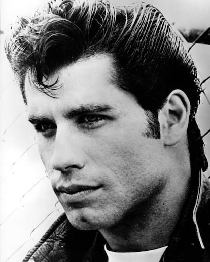 Pero ¿por qué Grease? Una de las razones es Travolta, y aquí está este primer plano en el que aparece en todo su esplendor, con hoyuelo y todo.