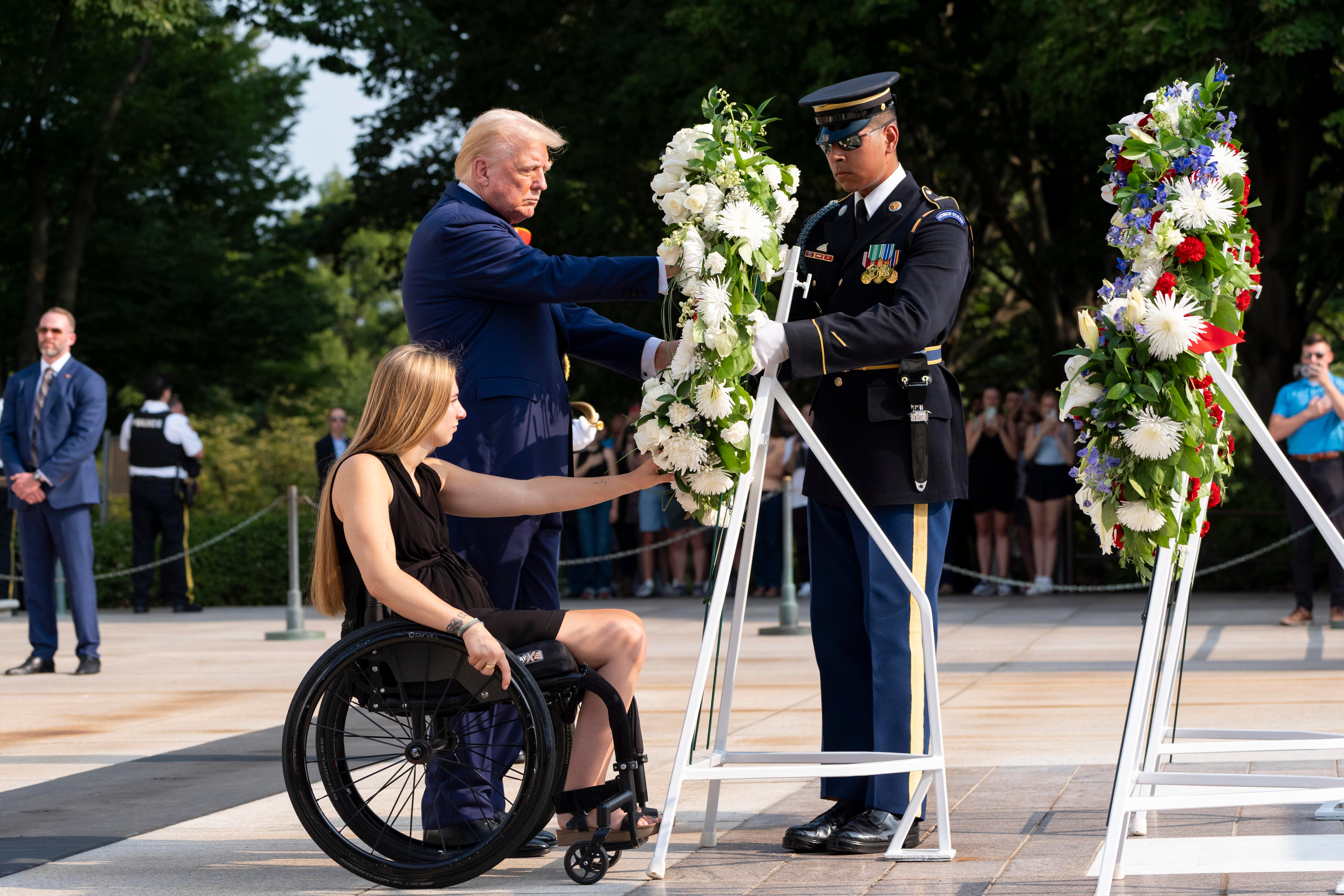 Una visita de Trump al cementerio de Arlington acaba en una disputa entre su campaña y el Ejército