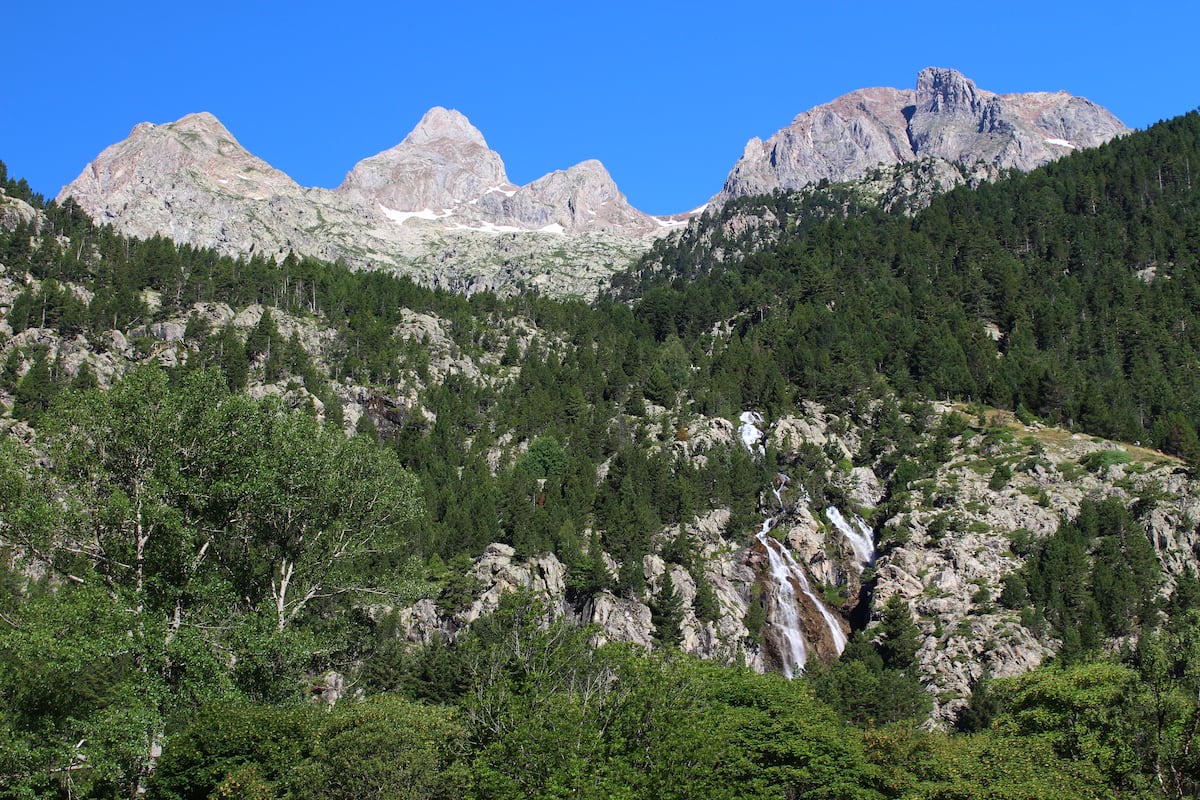 Mueren una montañera navarra de 27 años y su perro tras precipitarse en el Pico de las Neveras, en Panticosa