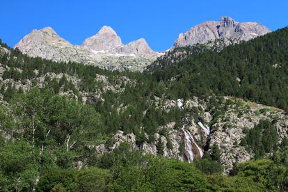 Picos de Argualas, Algas y Garmo Negro, en el valle de Tena, cerca del balneario de Baños de Panticosa (Huesca). 