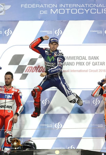 La celebración de Jorge Lorenzo en el podio de Qatar.