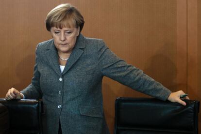 La canciller alemana, Angela Merkel, llega a la reunión semanal del Gobierno en Berlín.