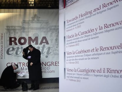 Participantes del congreso sobre las v&iacute;ctimas de abusos llegan a la Pontificia Universidad Gregoriana. 