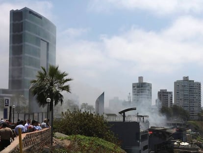 Humo en los alrededores del Larcomar.