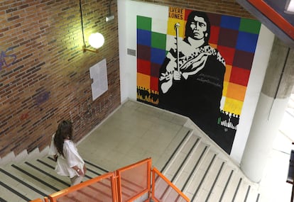 Escaleras del edificio de la facultad de Políticas de la UCM, el pasado miércoles.